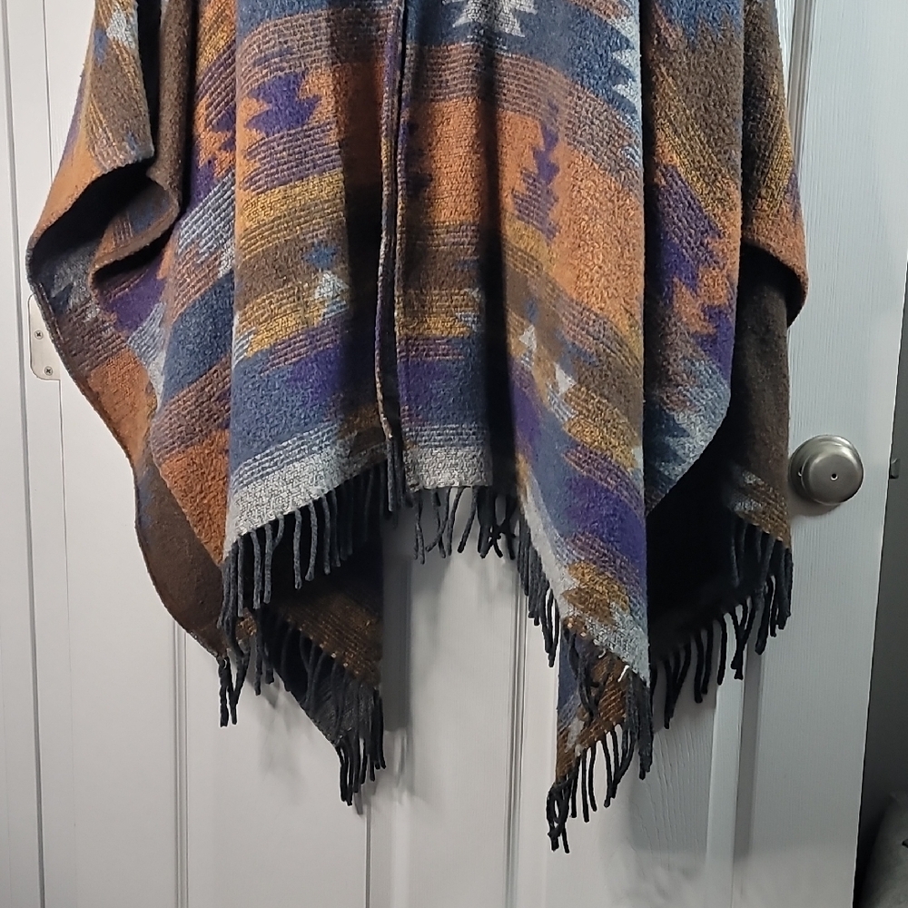 Multicolor Geometric Patterned Poncho - image 2